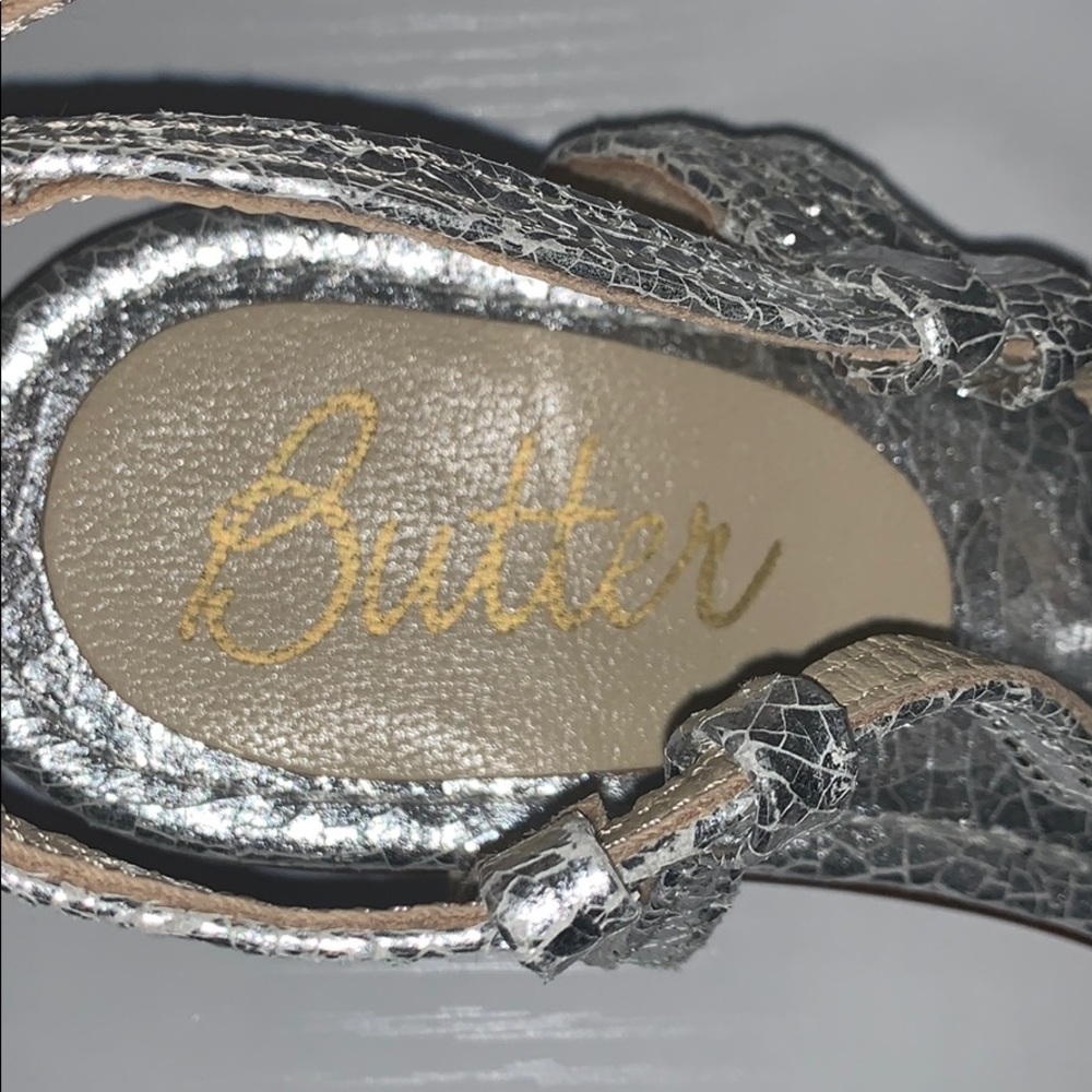 BUTTER Made In Italy Silver Sandal - Picture 3 of 5